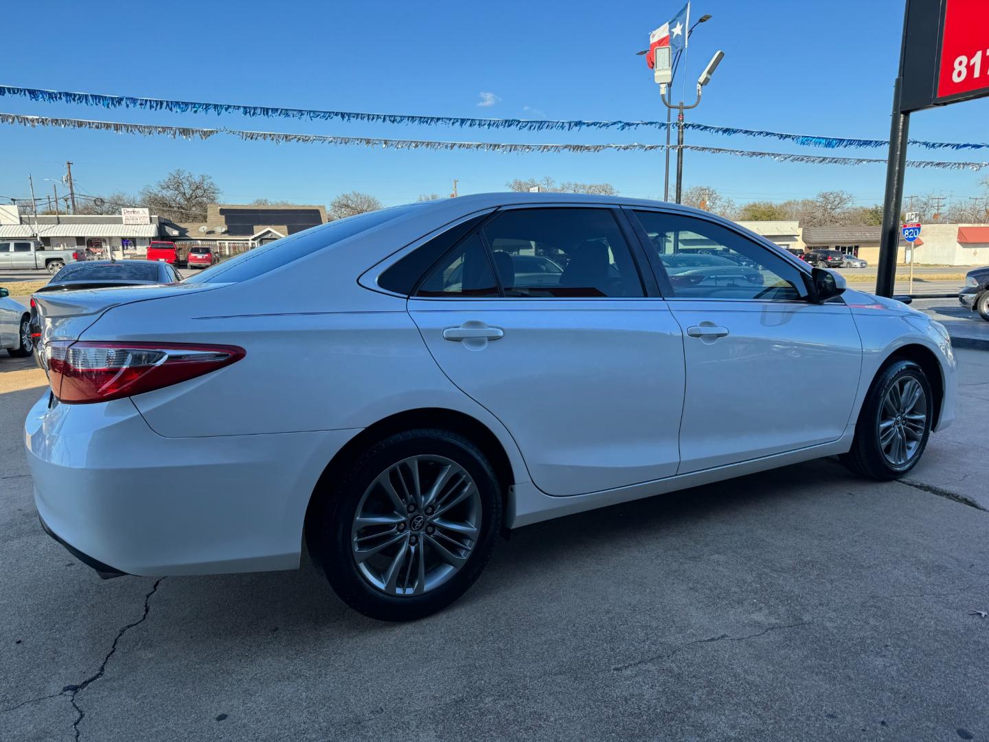 2017 WHITE TOYOTA CAMRY SE; LE; XLE; X (4T1BF1FK6HU) , located at 5900 E. Lancaster Ave., Fort Worth, TX, 76112, (817) 457-5456, 0.000000, 0.000000 - Photo#3